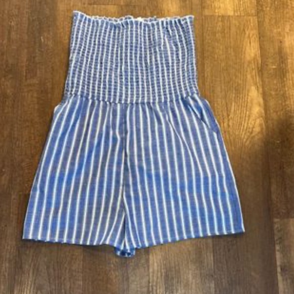 Love Tree Pants - Love Tree Smocked Blue and White Chambray Striped Romper Size Large